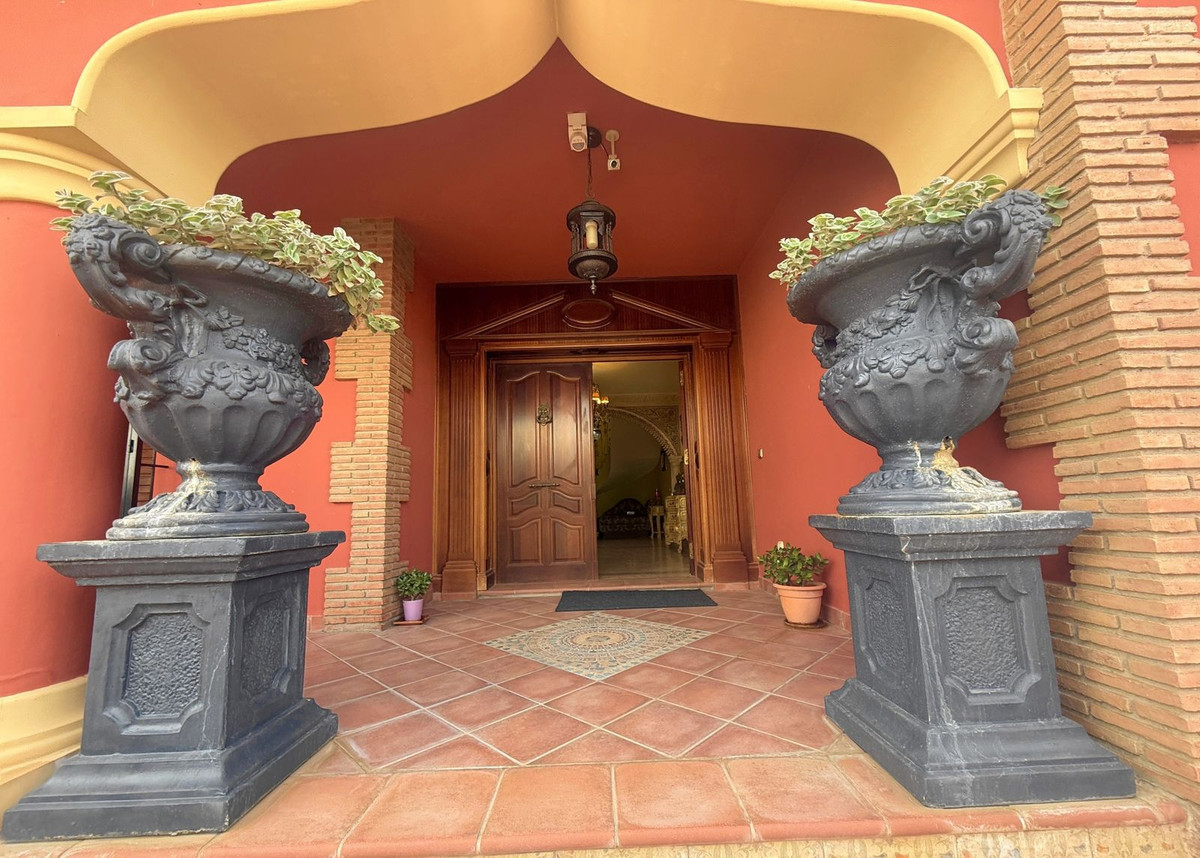 Detached Villa - ID R3367234 - Image 12