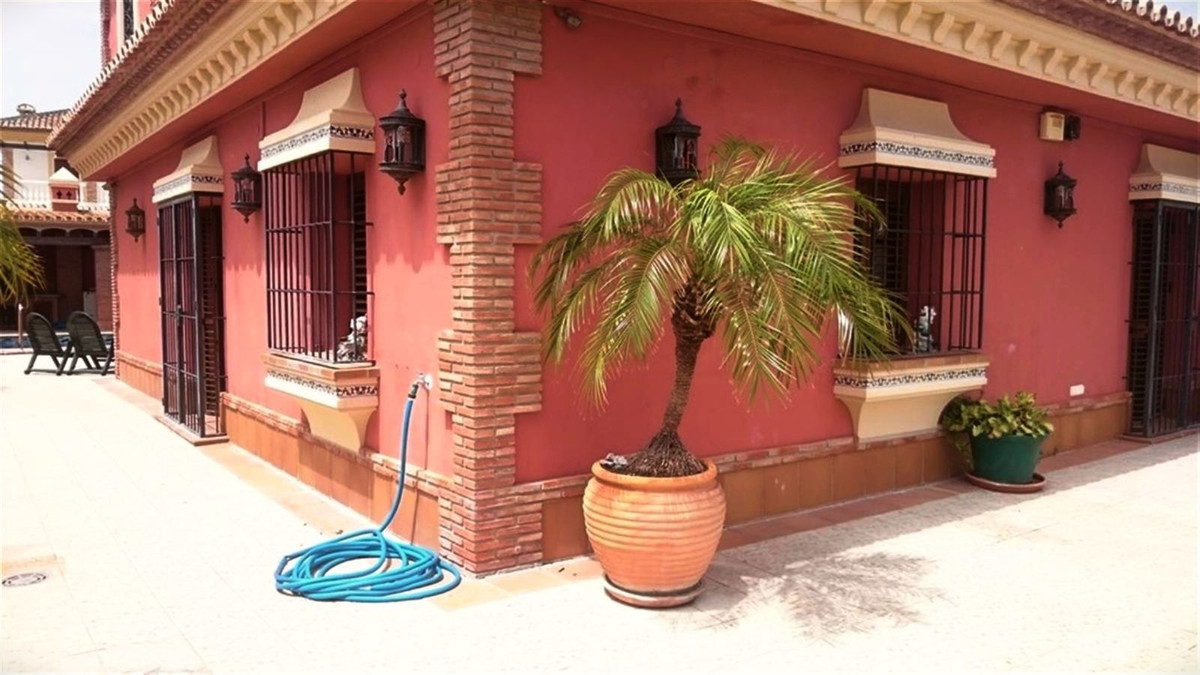 Detached Villa - ID R3367234 - Image 14