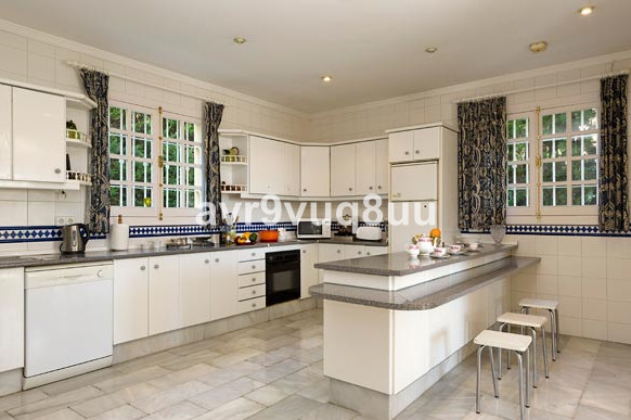 Detached Villa - ID R3159907 - Image 11