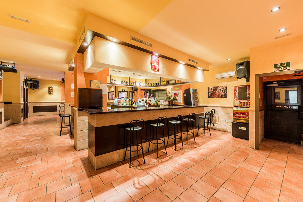 Night Club - ID R3693461 - Image 4