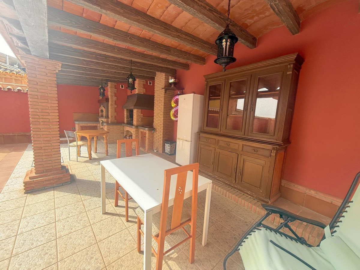Detached Villa - ID R3367234 - Image 4